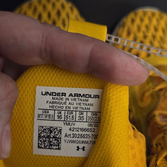 Under Armour Curry Flow 9 Steeltown Gold Yellow and Black Athletic Shoes US17 - Picture 6 of 11
